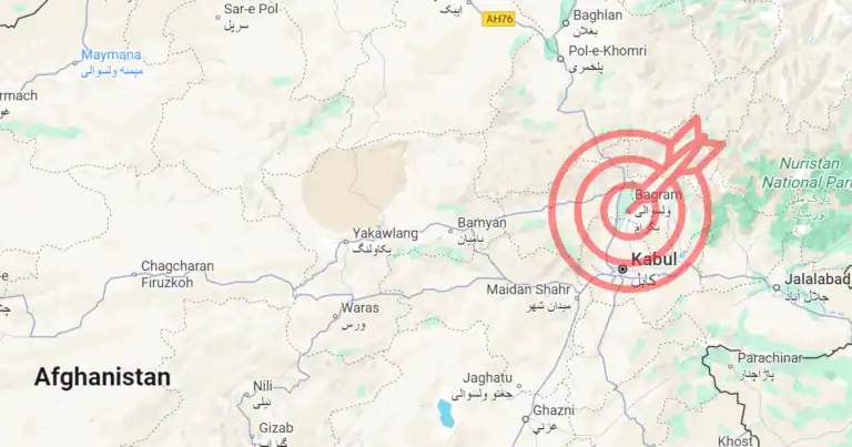 Karte von Afghanistan mit Kabul und Bagram; rotes Zielsymbol markiert strategische Latenz und geopolitische Spannungspunkte.